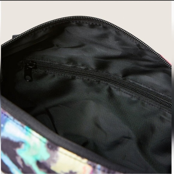 Victoria’s Secret black and tie-dye, duffel bag, shoulder strap and carry handle - Picture 5 of 10